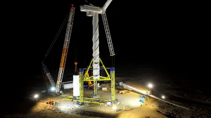 Turbina eoliană montată fără macara în Africa: invenția care poate schimba instalarea parcurilor în zone greu accesibile