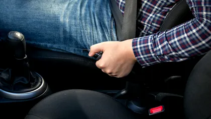 Frână de mână care ține prost doar pe o roată: cablu, etrier sau reglaj, cum identifici vinovatul