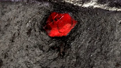 Surpriză uriașă într-un meteorit de pe Marte: oamenii de știință au găsit un mineral care nu mai fusese detectat în mostre marțiene