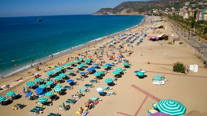 Reguli noi pentru turiști pe unele plaje din Antalya, din 5 iunie. Amenzi pentru cei care încalcă interdicția