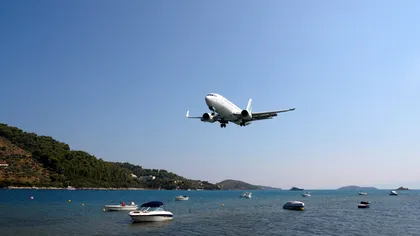 Cât te costă o vacanță în Grecia dacă alegi avionul. Prețurile biletelor în 2026 spre Santorini, Mykonos sau Corfu