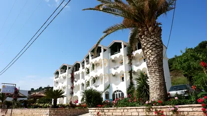 Stațiunea din Grecia unde șezlongurile sunt gratuite, iar mâncarea costă mai puțin decât în multe destinații populare
