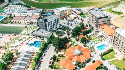 Stațiunea din România care altădată atrăgea mii de turiști este acum pustie. Proprietarii și-au scos pensiunile la vânzare