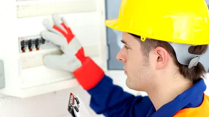 Cursurile de calificare care îți pot aduce un salariu de peste 8.000 de lei. Meseriile pe care le poți învăța în doar câteva luni