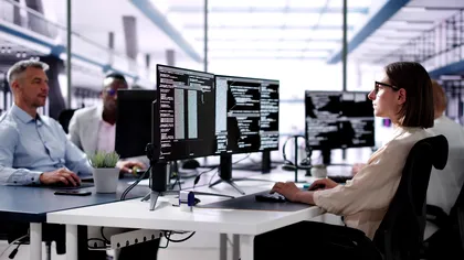 Mai merită să te reprofilezi în IT în 2026? Răspunsurile programatorilor, ce șanse are un începător: „Nici cei cu experiență nu mai găsesc job”