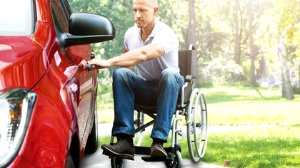 Cardul de carburant pentru persoanele cu handicap în 2026. Câți bani se acordă și la ce benzinării poate fi folosit