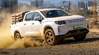 Mașini care merg prin apă și se cațără la unghiuri imposibile, testate în China. 1600 de autoturisme au făcut valuri la târgul auto de la Chengdu