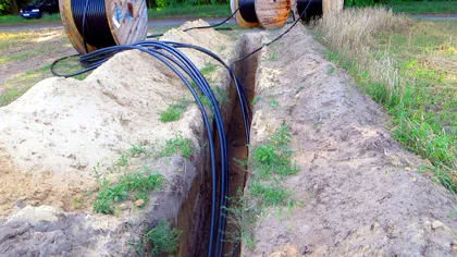 Cercetătorii folosesc cablurile de internet și tunetele pentru a vedea ce se ascunde sub pământ