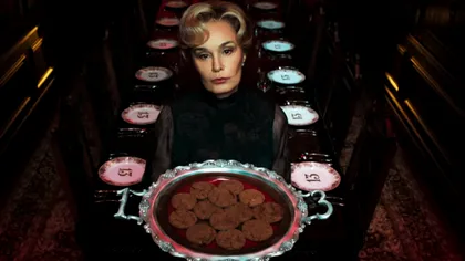 Jessica Lange revine, în sfârșit, în American Horror Story, iar noul sezon aduce laolaltă cele mai iubite personaje ale seriei VIDEO