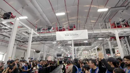Tesla a produs mașina cu numărul 10 milioane, dar fabricile sale au rămas fără suficienți clienți