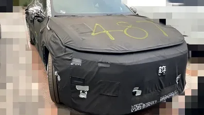 Volvo a fost surprins testând un sedan misterios: țevile de eșapament schimbă complet povestea noii mașini