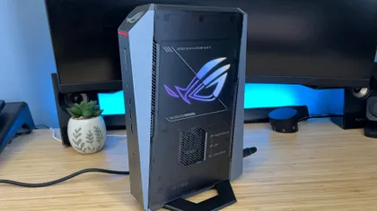 ASUS înghesuie un PC de gaming într-o carcasă mai mică decât un PS5 Slim. ROG NUC arată spectaculos, dar costă o avere