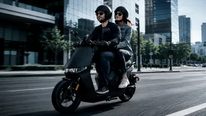 Scuterul electric de 3.475 de euro care atinge 90 km/h și poate înlocui mașina în oraș