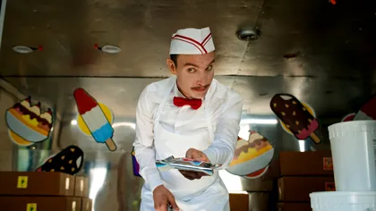 Copiii își măcelăresc părinții pentru o înghețată: Ice Cream Man este o orgie gore la care abia te poți uita REVIEW