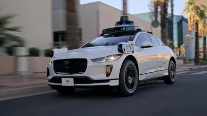 Mașinile fără șofer Waymo fac cu 68% mai puține accidente decât oamenii. Cifra care schimbă disputa despre robotaxi