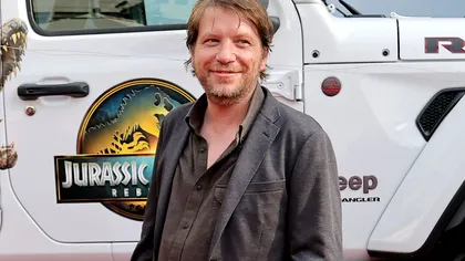 Jurassic World intră din nou în haos. Regizorul Gareth Edwards abandonează continuarea Rebirth, deși marile vedete se întorc