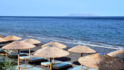 O zi la plajă poate costa cât o noapte de hotel. Stațiunile din Grecia unde românii plătesc cel mai mult pentru relaxare