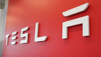 Tesla promite din nou conducere autonomă completă: FSD v15 vine pentru mașinile actuale, iar robotul Optimus ar urma să fie vândut din 2027