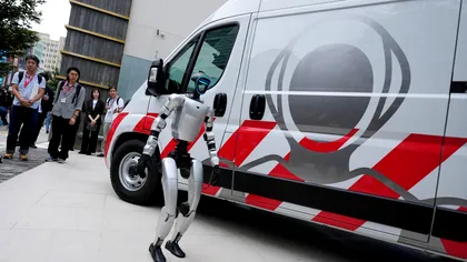 VIDEO | Prima „ambulanță” pentru roboți vine cu ingineri, iar dacă „pacientul” nu poate fi „resuscitat”, este înlocuit. Unde se întâmplă și de ce ar putea deveni indispensabilă