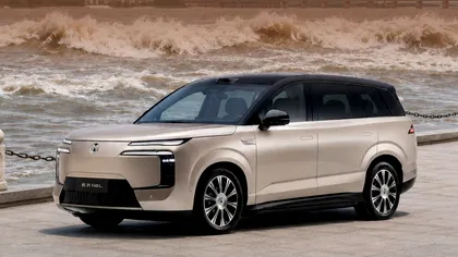 SUV-ul electric de 5,2 metri care promite 960 km autonomie costă aproximativ 39.600 de euro în China. BYD ridică miza cu Denza N8L