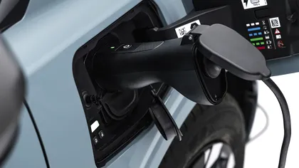 Dacia Spring cu cablu de încărcare second hand: ce verifici înainte să îl folosești zilnic