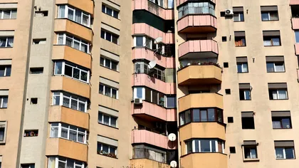Închiderea balconului la bloc. Când este necesară autorizația și ce documente cere legea