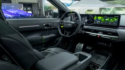 Kia schimbă radical bordul mașinilor sale: ecran mai mare, Android Automotive și inteligență artificială în locul actualului sistem