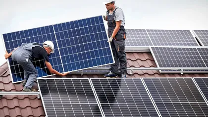 Românii cu panouri fotovoltaice pot primi până la 15.000 de lei pentru baterii de stocare. Cum se acordă finanțarea