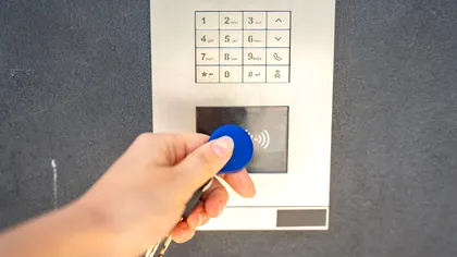Poți refuza să plătești interfonul, camerele video sau renovarea scării dacă ai votat împotrivă?