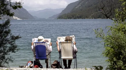 Tot mai mulți pensionari preferă vacanțele în locul moștenirii pentru copii. Ce este fenomenul „SKI”