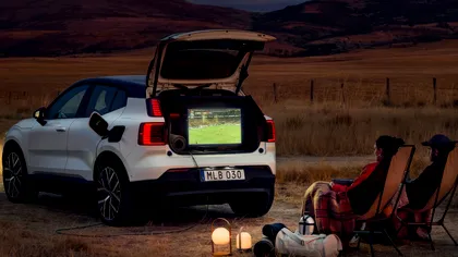 Volvo EX30 devine o baterie uriașă pe roți: cea mai ieftină electrică a suedezilor poate alimenta frigiderul, espressorul sau un camping întreg