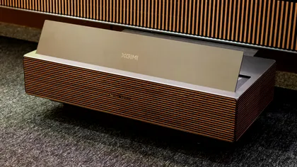 XGIMI transformă sufrageria într-un cinema 4K de 120Hz. Noile Aura 3 Max și Pro ajung la 5.700 de lumeni