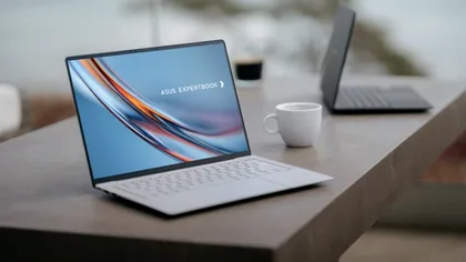 ASUS a lăsat agenți AI să tranzacționeze bani reali fără cloud. Experimentul care arată cât de departe a ajuns inteligența artificială