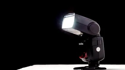 Ai nevoie de un bliț pentru aparatul foto? 5 modele Godox cu nota 5 și prețuri de la 230 de lei