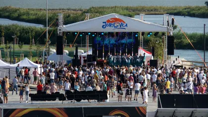 Mii de români înșelați de ChatGPT s-au dus la un festival care nu există. Lecția de AI de la Jurilovca