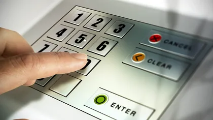 Retragerile de numerar se schimbă în România. Noua obligație pregătită pentru operatorii de bancomate