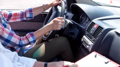 Ce probe vor avea de dat viitorii șoferi pentru permisul auto. Se renunță la examenul separat în poligon
