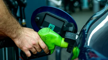 Carburanții se îndreaptă spre noi recorduri în România. De ce se scumpesc atât de repede benzina și motorina, trei probleme împing prețurile în sus