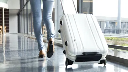 Ai cumpărat online biletul de avion și compania ți-a pierdut bagajul. Unde poți cere despăgubiri după noua decizie CJUE