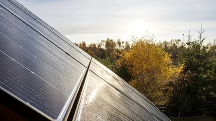 Cât mai produc panourile fotovoltaice în septembrie, octombrie și noiembrie. Diferența uriașă față de lunile de vară