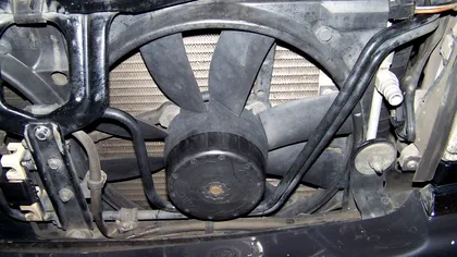Ventilatorul radiatorului funcționează numai la viteză maximă: rezistență, releu sau modul de comandă