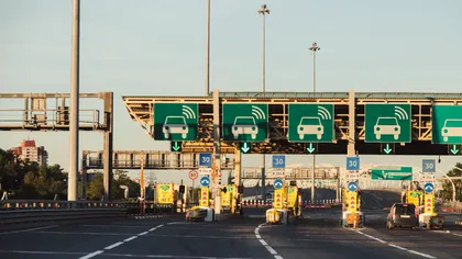 Ce vor plăti șoferii care trec podul de la Fetești. Schimbările prevăzute pentru 1 octombrie și regula pentru rovinietele valabile