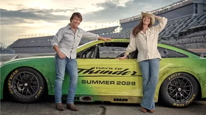 Tom Cruise se întoarce pe circuit în „Days of Thunder 2”. Anne Hathaway i se alătură, iar data premierei este deja stabilită