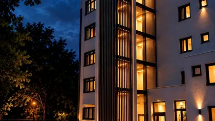 Unde se montează primul lift exterior la un bloc vechi și  cine suportă costurile după instalare. Cum se pot înscrie românii în programul „Lift pentru viață”
