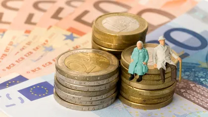 Ai lucrat 15 ani în România și 20 în străinătate. Cine îți plătește pensia și cum se împart anii