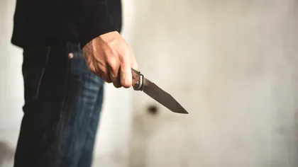 Ce riscă elevul din Bistrița care a rănit cu un cuțit o profesoară și un coleg. La ce vârstă răspund penal minorii