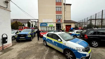 Elevul care a atacat o profesoară și doi copii la Bistrița, supravegheat electronic. Opt ordine de protecție emise de instanță