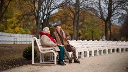 Orașele din România în care populația îmbătrânește cel mai repede. Ce se întâmplă când pensionarii ajung să domine un municipiu