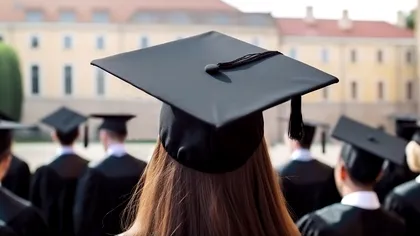 Poți face două facultăți în același timp? La care poți fi la buget și ce se întâmplă cu bursa