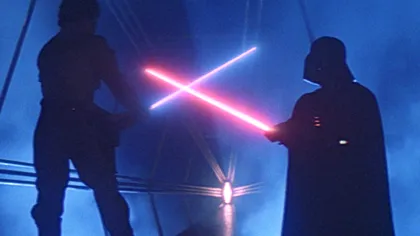 Sabia laser a lui Darth Vader din scena „Eu sunt tatăl tău” se vinde la licitație. Prețul pornește de la un milion de dolari